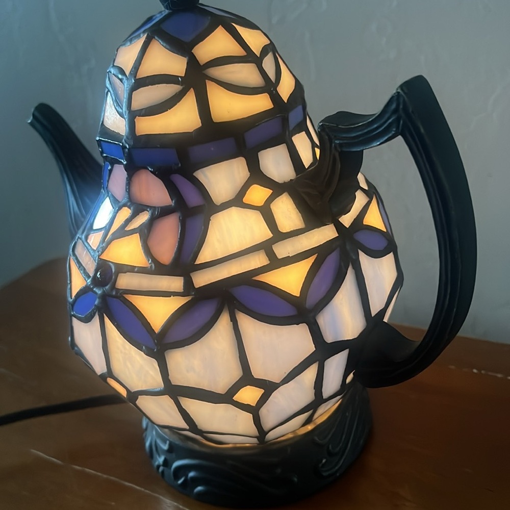 Vintage Cheyenne Stained Glass Teapot Lamp - Picture 4 of 17